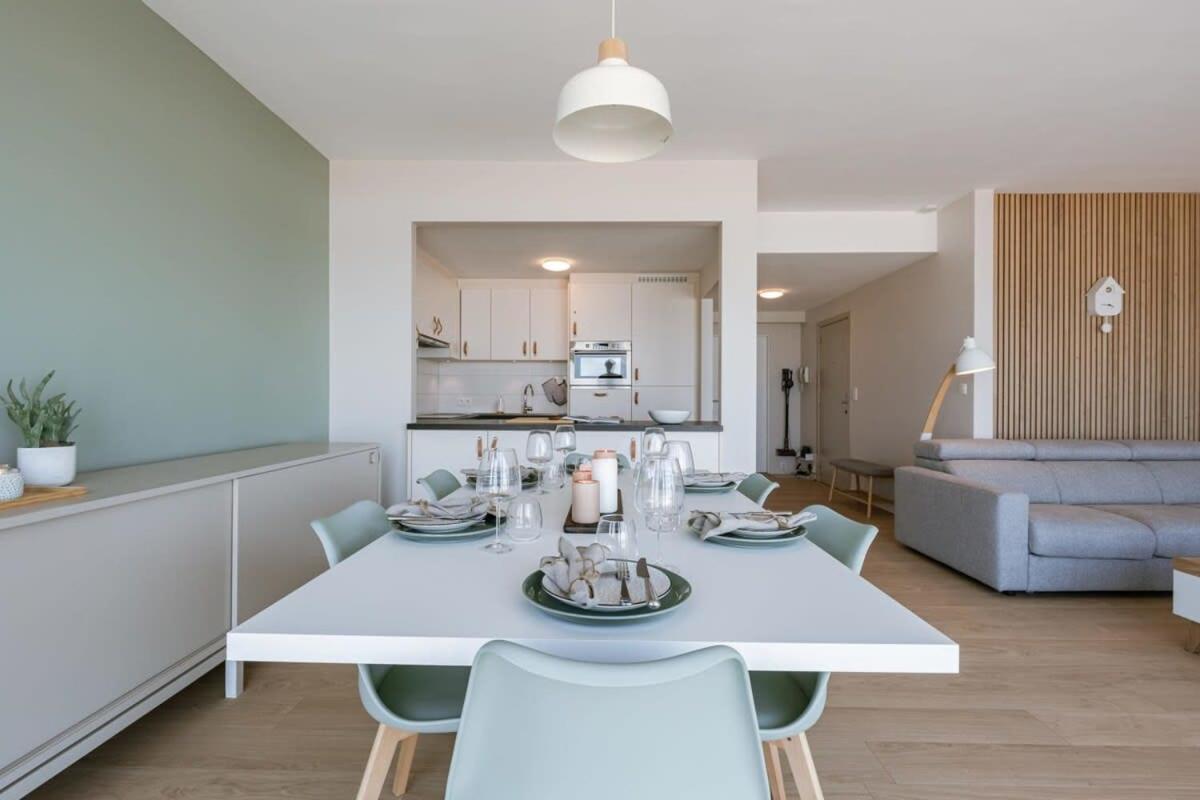 Huswell - Bright Seaview Apartment In Oostende Exteriör bild